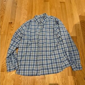 Vineyard Vines Blue and White Casual Button Down Shirt
